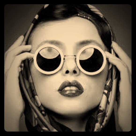 Meet your Posher, Angela - Picture 1 of 1